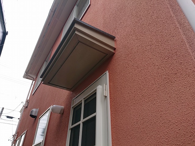 各務原市で屋根と合わせて外壁の状態確認を実施、チョーキングが発生しており早めの外壁塗装が推奨される状態